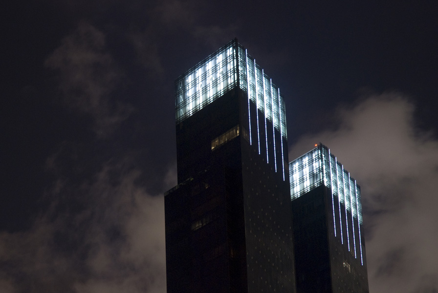 Immeuble dans la nuit
